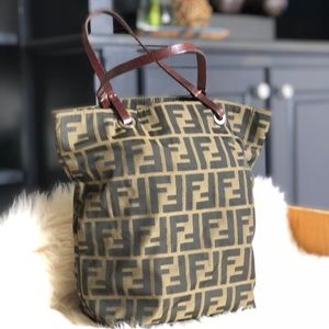 🤎Cute Auth. Vtg. Fendi Mini Bag🤎